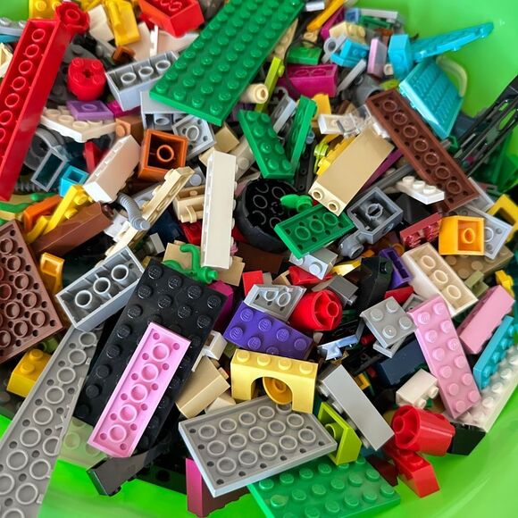LEGO BY THE POUND! 1 LB OF OF PIECES. RANDOM SELECTION. FREE SHIPPING!! - Picture 7 of 10